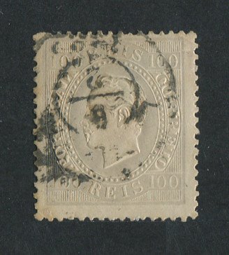 1870/6 - Afinsa nº 43b. D. Luis I, fita direita.Selo de 100 reis usado. Papel liso, denteado 13 1/2. Pequeno rasgo na margem direita e cunho ligeiramente aberto.