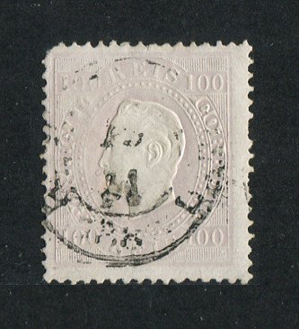 1870/6 - Afinsa nº 43K. D. Luís I, fita direita.Selo de 100 reis usado. Papel porcelana, denteado 13 1/2. Denteado irregular.