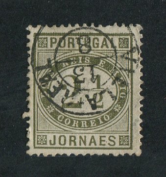 1876 - Afinsa nº 48b. Jornaes. Selo de 2 1/2 reis usado. BISTRE OLIVA. Papel liso, denteado 12 1/2. Carimbo de Vila Real. Em boas condições.