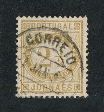 1876 - Afinsa nº 48i. Jornaes. Selo de 2 1/2 reis usado. BISTRE. Papel porcelana, denteado 11 1/2. Em boas condições.