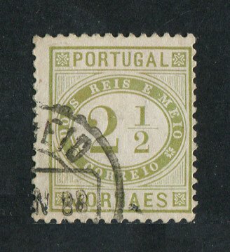 1876 - Afinsa nº 48J. Jornaes. Selo de 2 1/2 reis usado. BISTRE ESVERDEADO. Papel porcelana, denteado 11 1/2. Em boas condições.