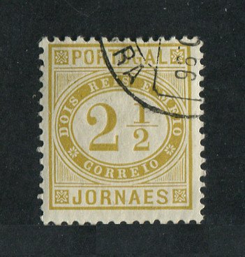 1876 - Afinsa nº 48M. Jornaes. Selo de 2 1/2 reis usado. BISTRE. Papel pontinhado vertical, denteado 11 1/2. Em boas condições.