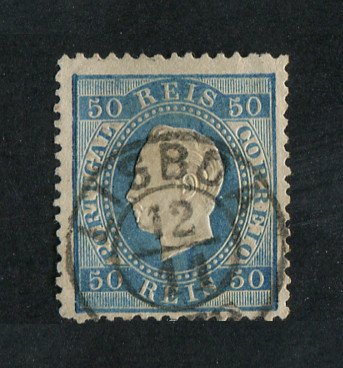 1879/80 - Afinsa nº 50. D. Luis I fita direita, novas cores. Selo de 50 reis usado. AZUL CLARO. Papel liso, denteado 12 1/2. Pequena transparência e cunho ligeiramente aberto.