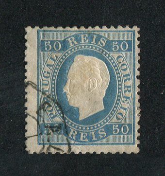 1879/80 - Afinsa nº 50. D. Luis I fita direita, novas cores. Selo de 50 reis usado. AZUL CLARO. Papel liso, denteado 12 1/2. Tem alguns vincos.