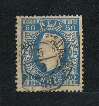 1879/80 - Afinsa nº 50B. D. Luis I fita direita, novas cores. Selo de 50 reis usado. AZUL. Papel liso, denteado 13 1/2. Em boas condições.