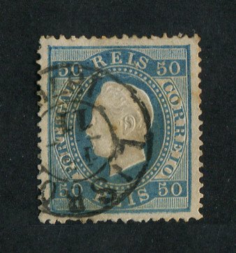 1879/80 - Afinsa nº 50B. D. Luis I fita direita, novas cores. Selo de 50 reis usado. AZUL CLARO. Papel liso, denteado 13 1/2. Em boas condições.