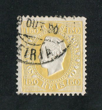 1879/80 - Afinsa nº 51B. D. Luis I fita direita, novas cores.Selo 150 reis usado. AMARELO CLARO. Papel porcelana, denteado 12 1/2. Carimbo de Leiria. Pequena transparência.