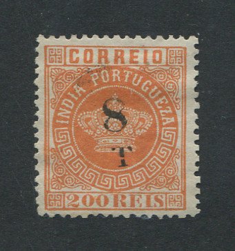 1881- Afinsa nº 110. Coroa com sobretaxa. Selo de 8t/200r novo sem goma como emitido. Denteado 12 1/2. Com CERTIFICADO DE PERITAGEM. Em boas condições.